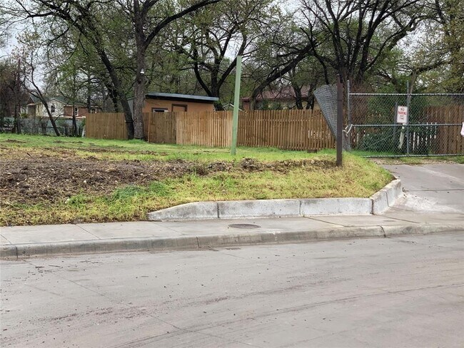 Foto del edificio - 4150 Palacios Ave