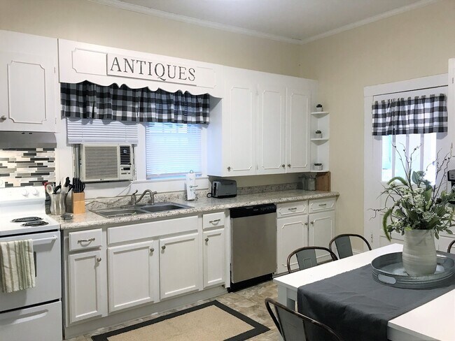 Building Photo - Furnished & Inviting Rental Between South Hill & Boydton