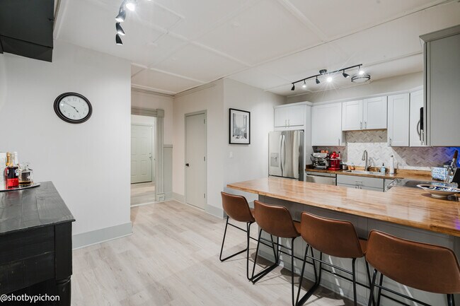 Foto del edificio - 4 Raymond Ave