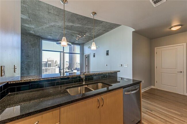 Foto del edificio - 400 W Peachtree St NW