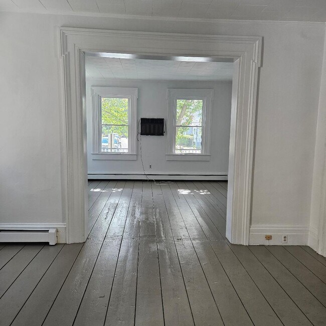 Building Photo - 29 Delano St
