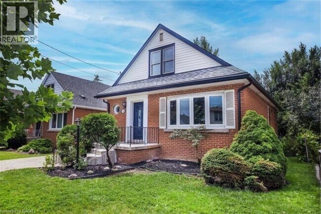 Photo du bâtiment - 356 E 17th St