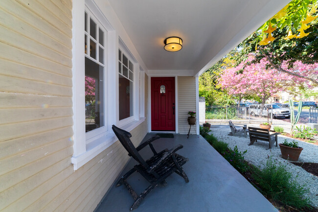 Building Photo - 321 Heliotrope Dr