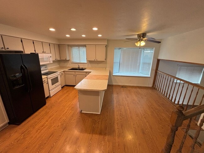 Building Photo - Beautiful home in great location