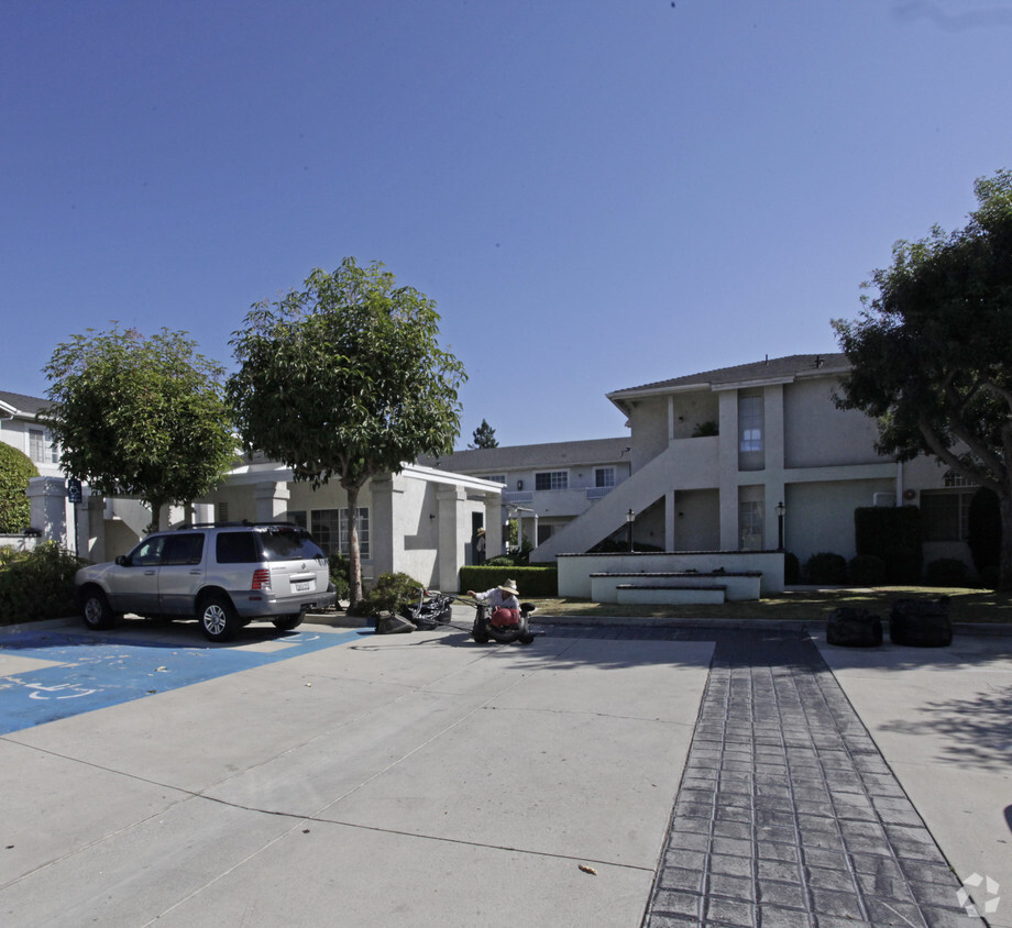 Building Photo - Silvertree Terrace