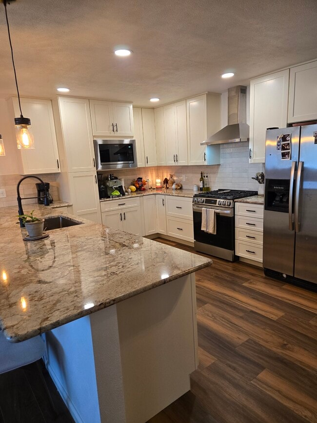 Kitchen - 4784 Shadowglen Dr