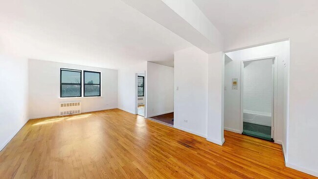 Building Photo - Bright 1 Bed 1 Bath Available
