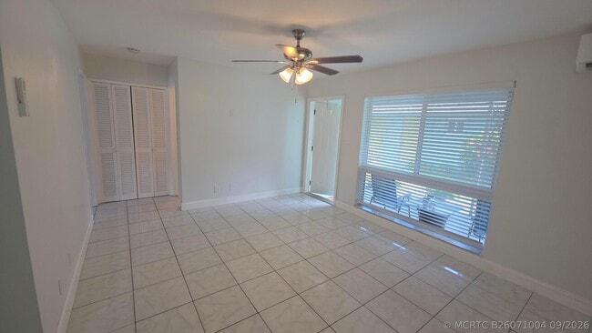 Building Photo - 4421 Poinciana St
