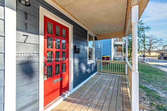 Building Photo - 115 Pine St