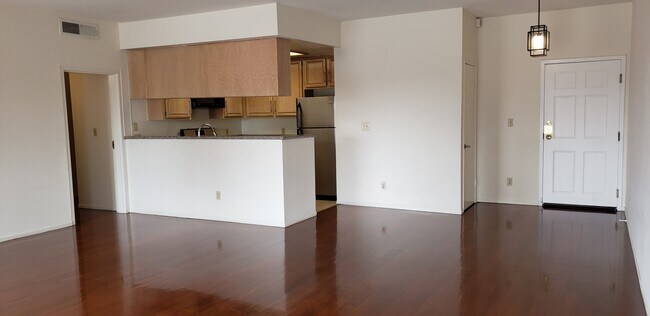 Building Photo - 111 S Croft Ave