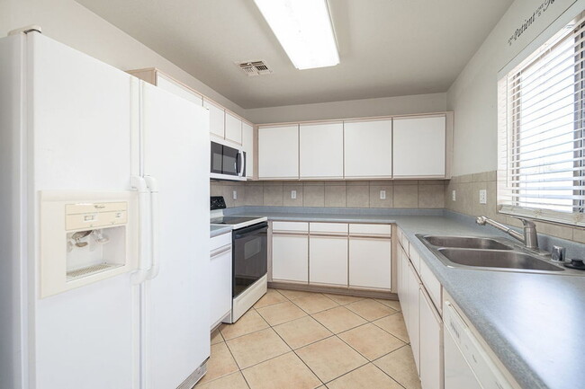 Building Photo - 13628 W Fargo Dr