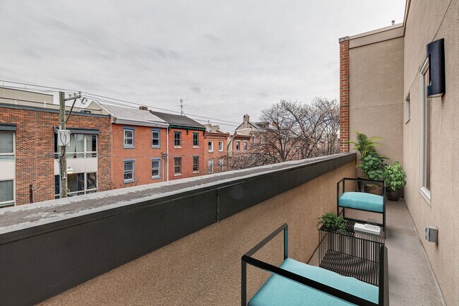 Foto del edificio - Northern Liberties Townhome with Parking Included