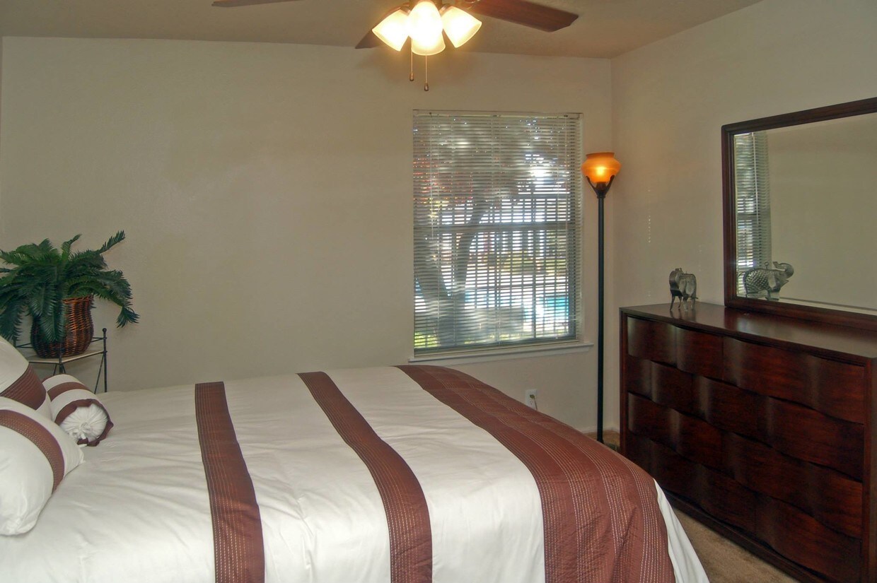 Oak Tree Park Apartments Albuquerque, NM