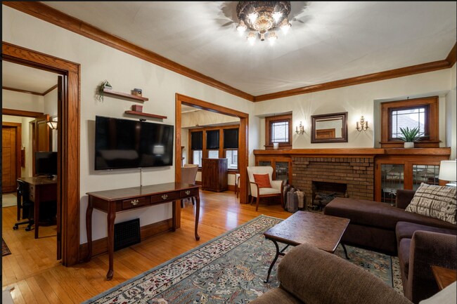 Sala de estar 2 - 2350 N 55th St