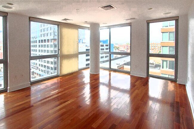 Foto del edificio - 201 Marin Blvd