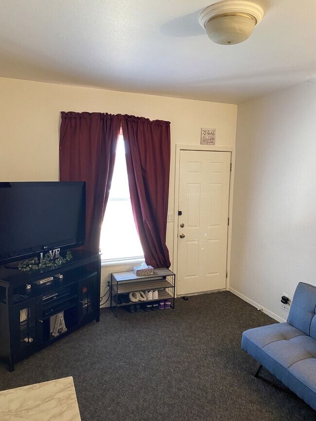 Foto del edificio - One Bedroom One Bath on Puget Sound Ave - ...