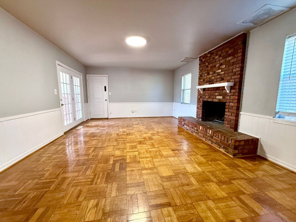 Primary Photo - Charming 3 BD 1.5 BA w/ Bonus Room in the ...