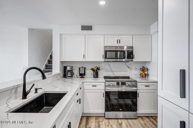 Foto del edificio - 2100 Ocean Dr S