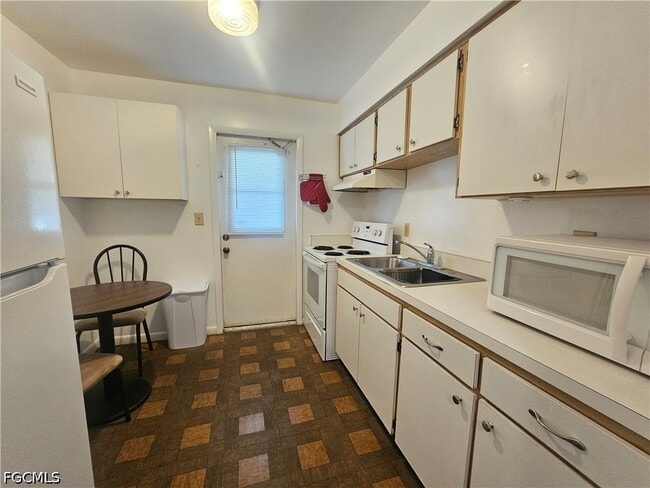 Building Photo - 34 Desert Candle Cir