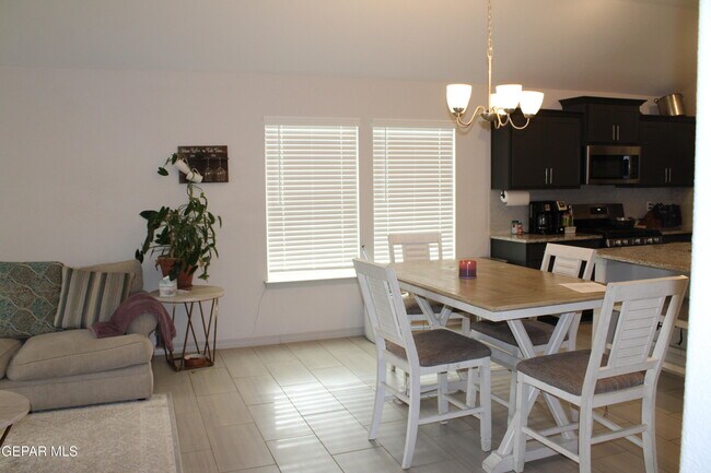 Foto del edificio - 13416 Cinderford Ave