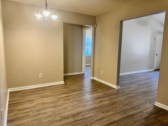 Foto del edificio - 3236 Ridgewood Pl Dr