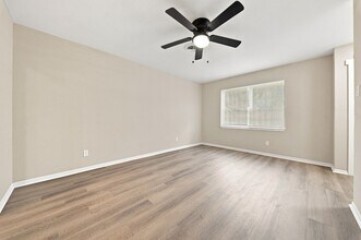 Building Photo - 5806 Clarewood Dr