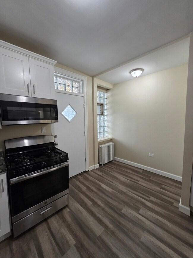 Foto del edificio - 4831 W Roscoe St