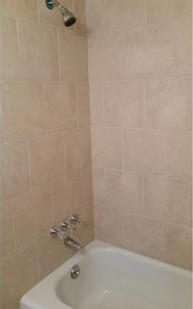 Foto del edificio - 7110 Clinton Rd