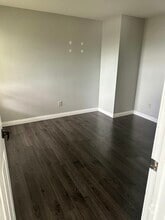 Building Photo - 2300 Greenwich Dr