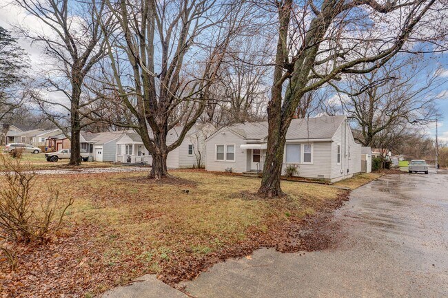 Foto del edificio - Charming 2 Bed | 1 Bath Home with Updated Interior