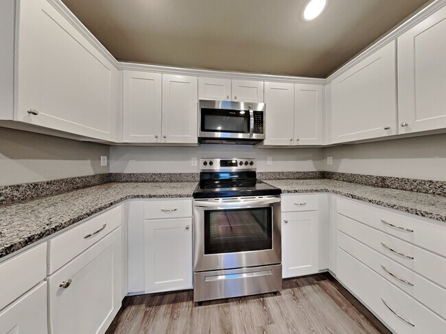 Foto del edificio - 3 BR/2BA | Newly Renovated Single Family Home | 1-Car Covered Parking | Gated backyard