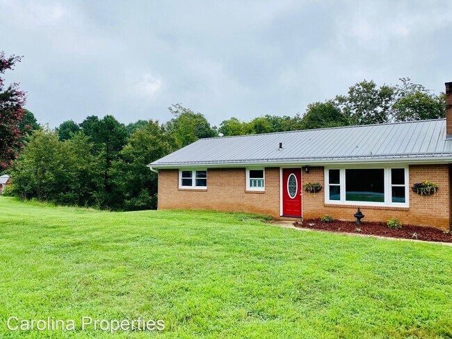 Building Photo - 3 br, 1 bath House - 245 Sunset Ridgewood Dr