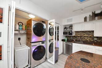 Building Photo - 7877 Kendalia Dr