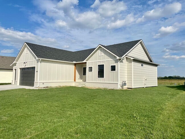Building Photo - New Construction, STUNNING 5 bedroom, 3 ba...