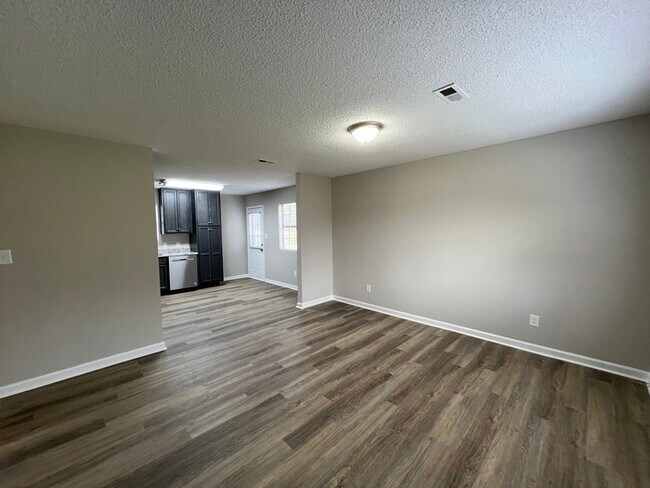 Building Photo - 305 Rustic Rd  REDUCED $25 APPLICATION FEE
