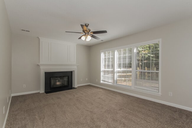Building Photo - 4211 Beauvista Dr