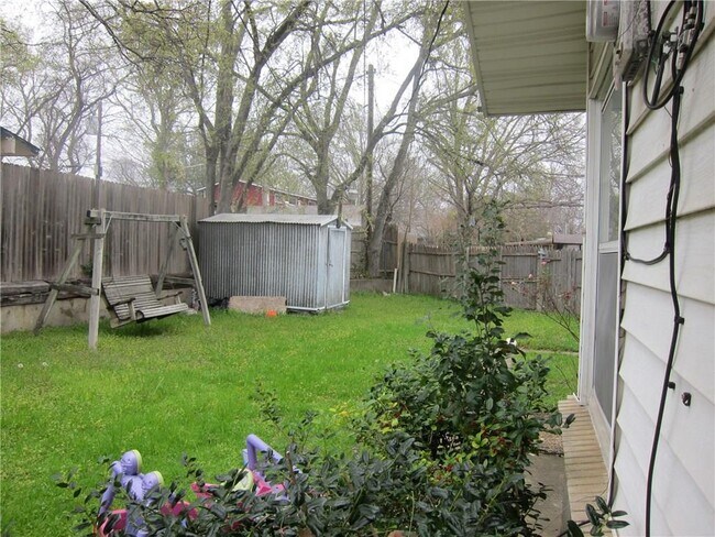 Foto del edificio - 2413 Sussex Dr