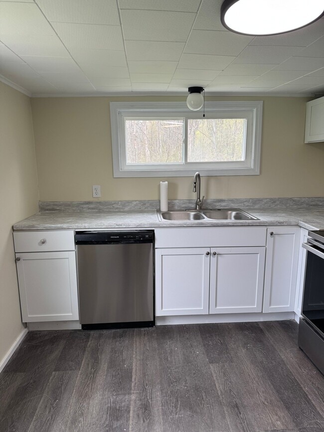 Building Photo - 62 Chestnut St