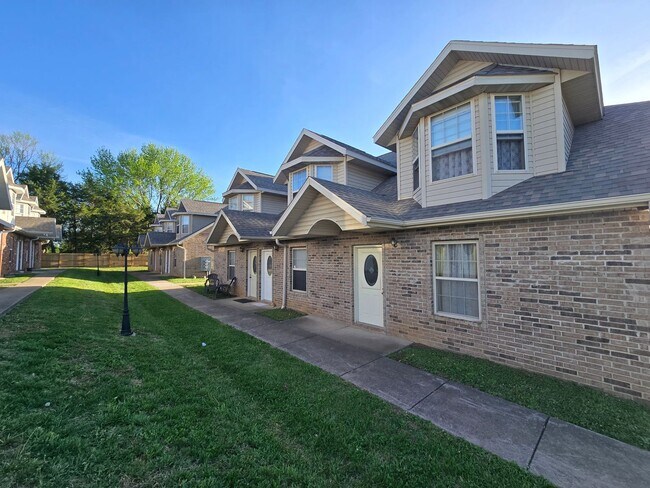 Foto del edificio - Capri Townhomes
