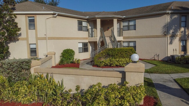 Building Photo - 2625 Heathcote Dr