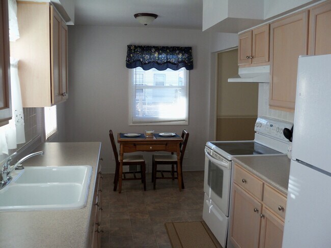 Foto del edificio - 3214 Harmony Ln