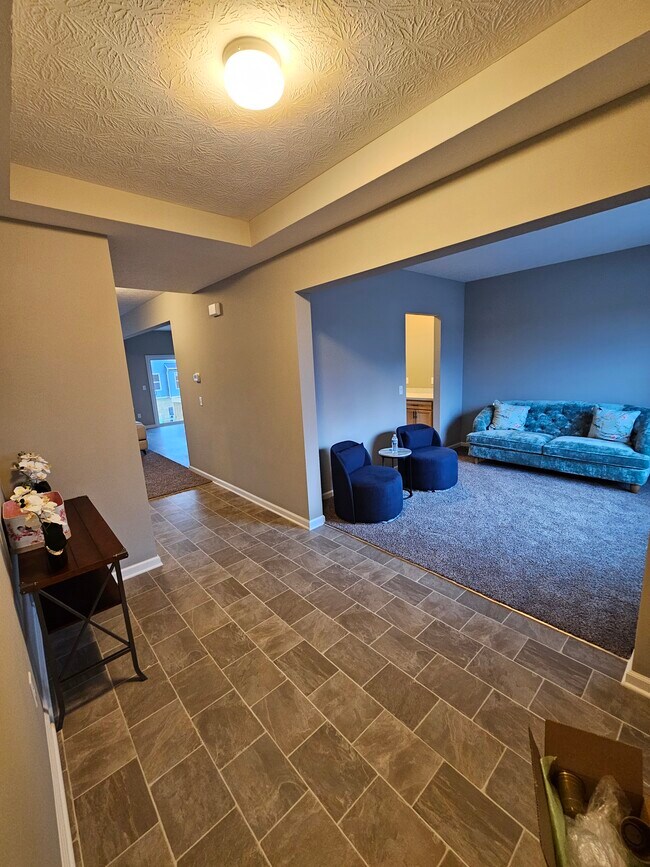 Foto del edificio - 211 Scotsgrove Dr