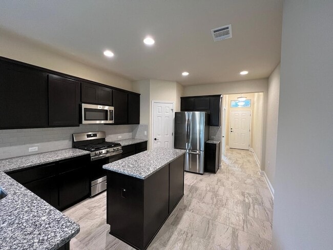 Building Photo - 704 Falkland Trace