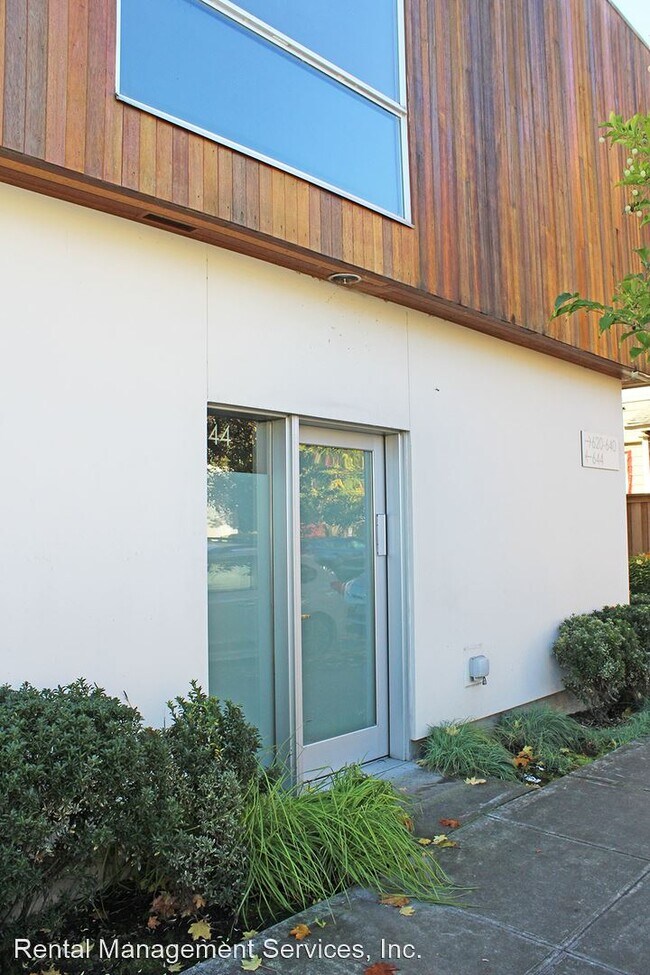 Foto del edificio - 1 br, 1.5 bath House - 644 NE Knott St