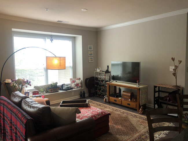 Large window with a sitting area in living room - 44363 Rock Cove Ter