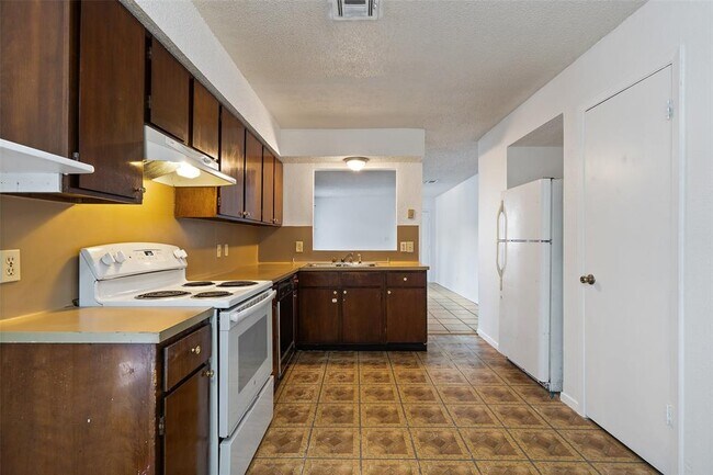 Foto del edificio - 1010 Bird Creek Dr