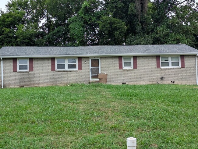 Building Photo - 620A Claridge Dr