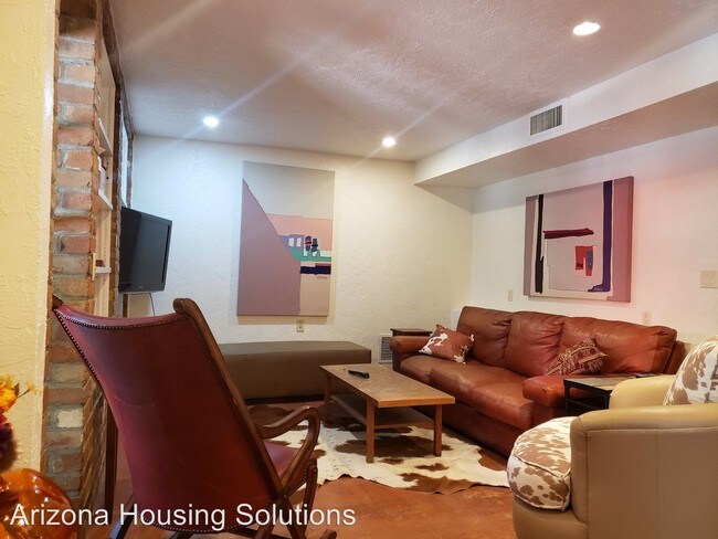 Building Photo - 3 br, 2 bath House - 233 N. Main Ave