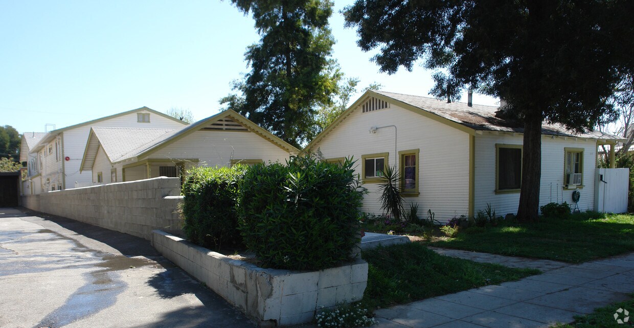 Primary Photo - 514-518 Wilson Ave