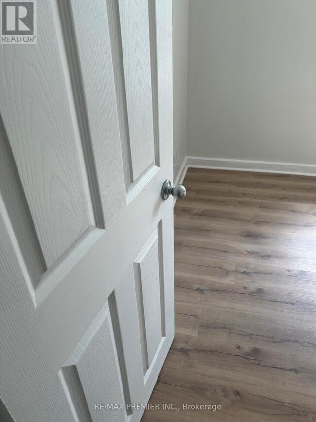 Building Photo - 19 Barwell Crescent